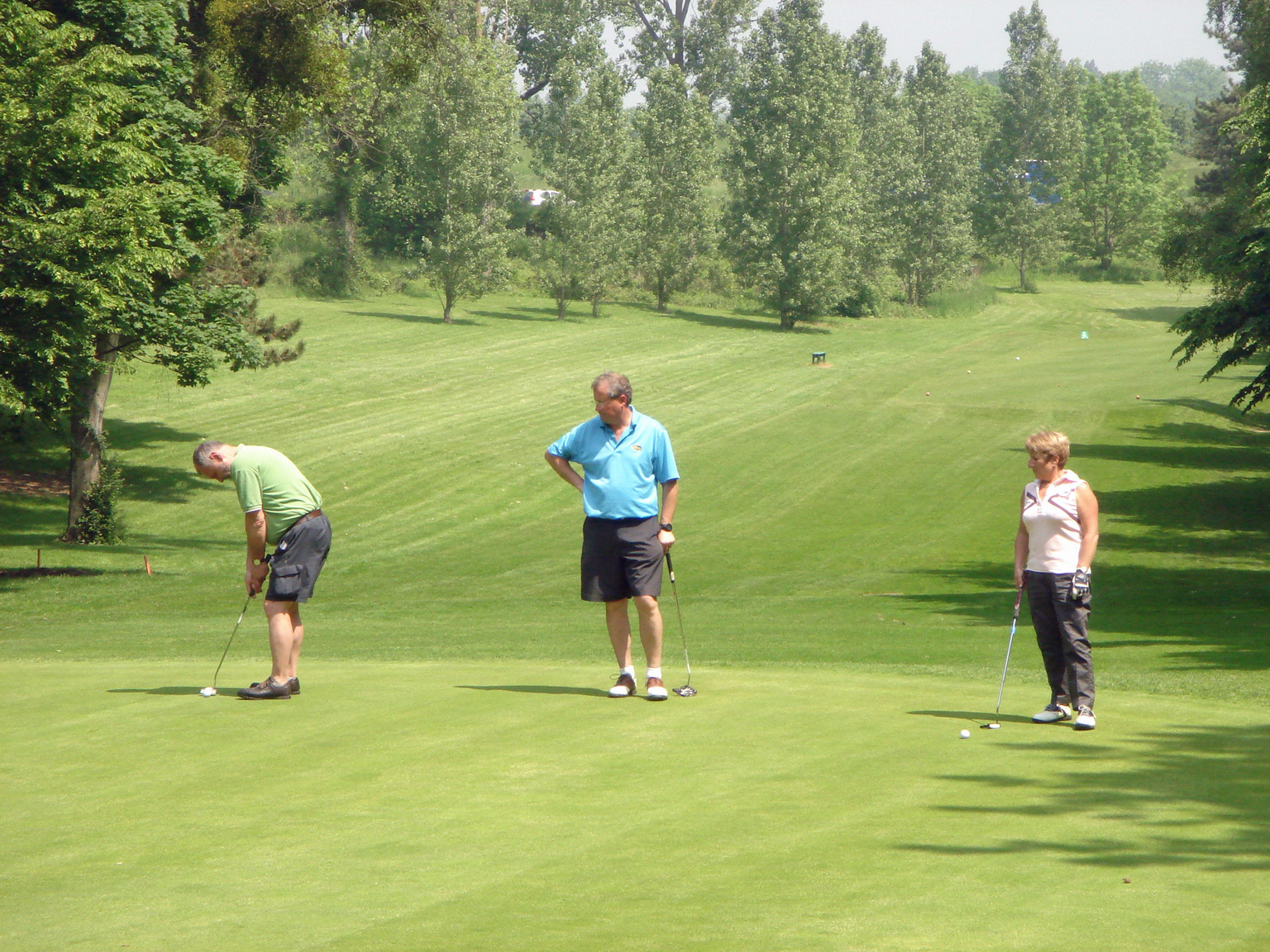 Membres de la section golf du club sur le parcours